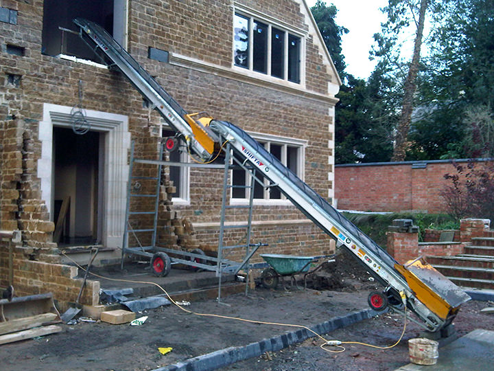 Save time by loading heavy bags of e.g. concrete straight to the right place with small conveyor belts.