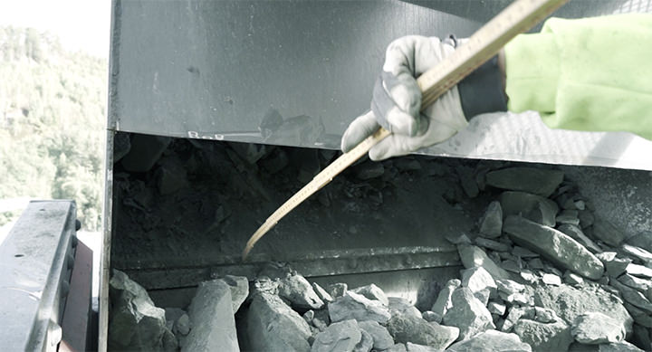 Downspouts in quarries are measured by an industrial fitter