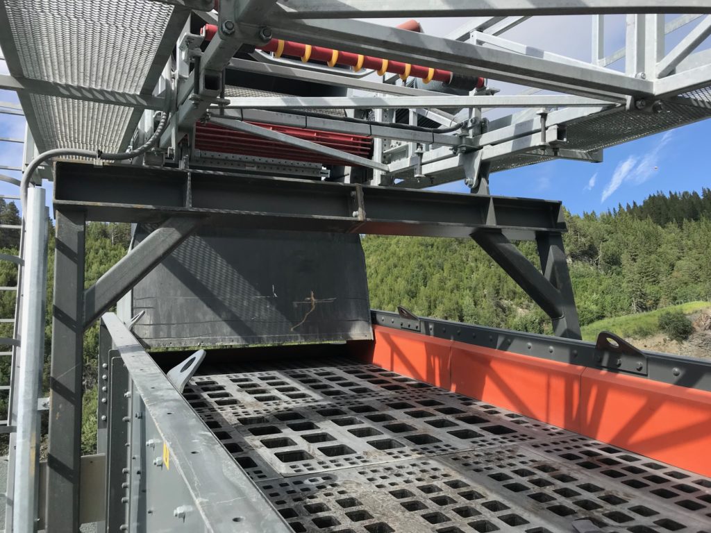 Toppdekket av grovsikt ferdig montert hos Franzefoss Pukk avd. Lia i Trondheim.